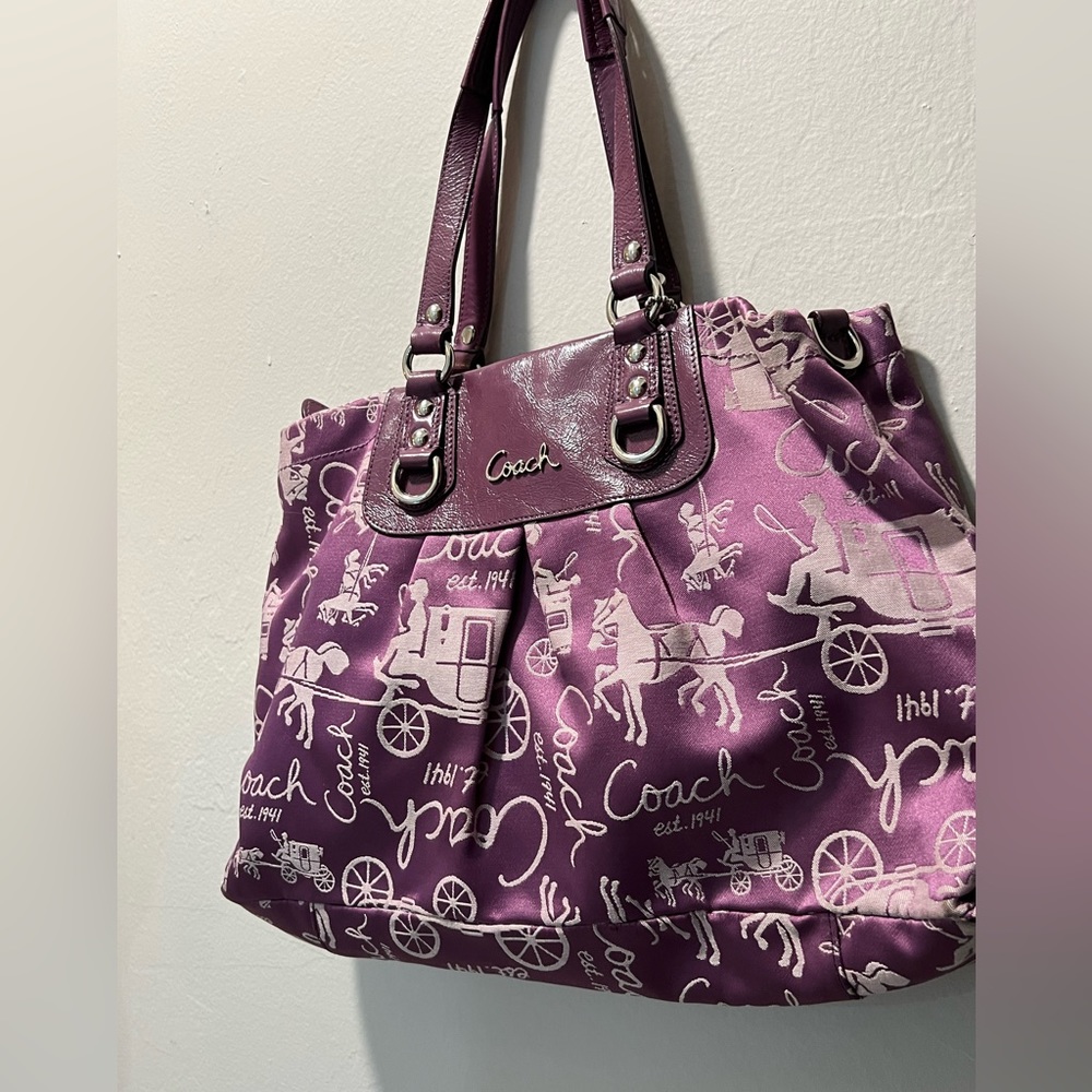 COACH Stage Coach Handbag, Beautiful condition, Purple inside, lots of pockets - Picture 2 of 14